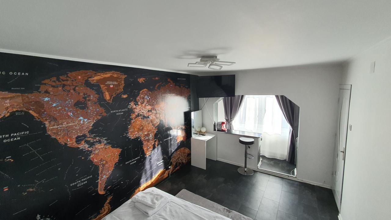 Studio Six Continents Petroşani Eksteriør bilde